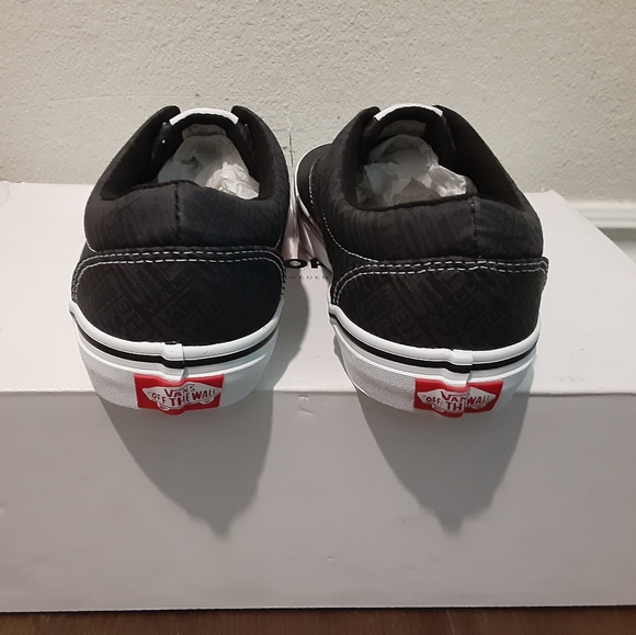 Vans - Picture 3 of 4